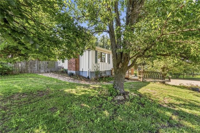 8301 Clare Road, Lenexa, KS 66227