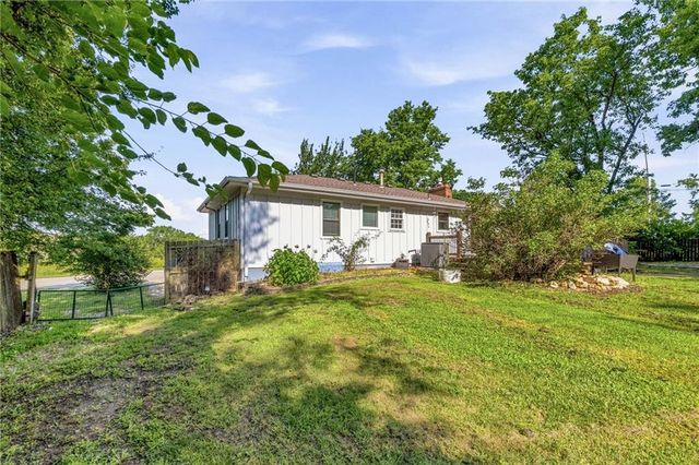 8301 Clare Road, Lenexa, KS 66227
