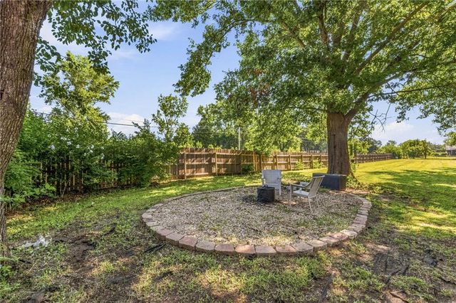 8301 Clare Road, Lenexa, KS 66227
