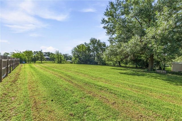 8301 Clare Road, Lenexa, KS 66227