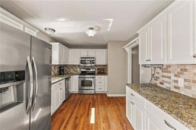 8301 Clare Road, Lenexa, KS 66227