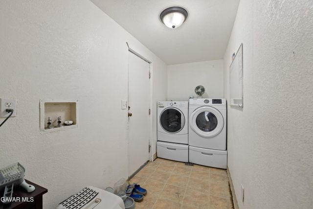 908 W 60th Street, Rosamond, CA 93560