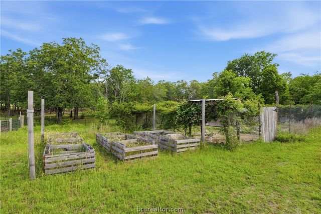 116 South Yaupon Drive, Somerville, TX 77879
