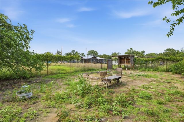 116 South Yaupon Drive, Somerville, TX 77879