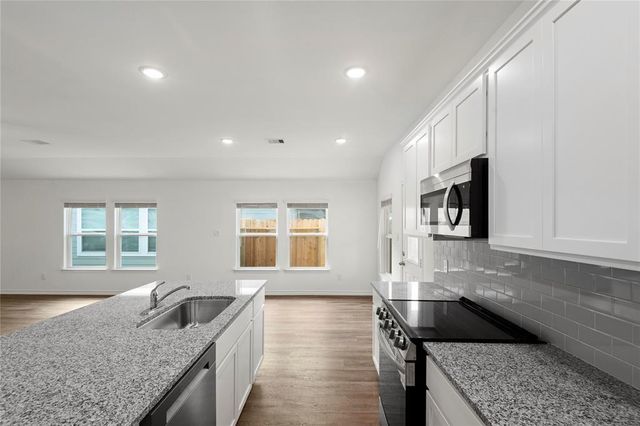 503 Oak Chase Avenue, Dayton, TX 77535