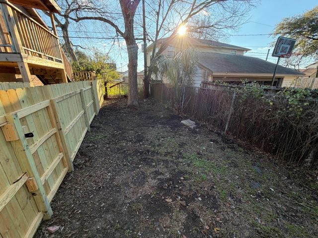 1554 Scharpe Street, Houston, TX 77023