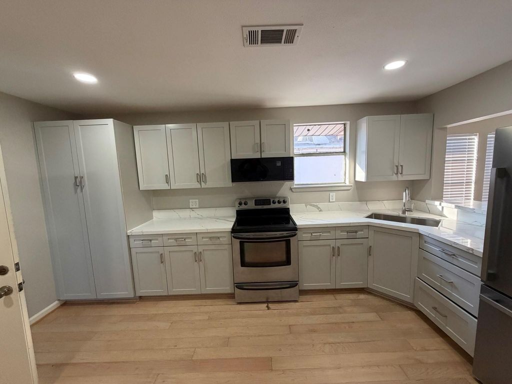 1554 Scharpe Street, Houston, TX 77023