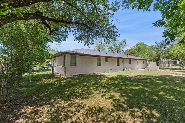 3000 Old Robinson Road, Waco, TX 76706