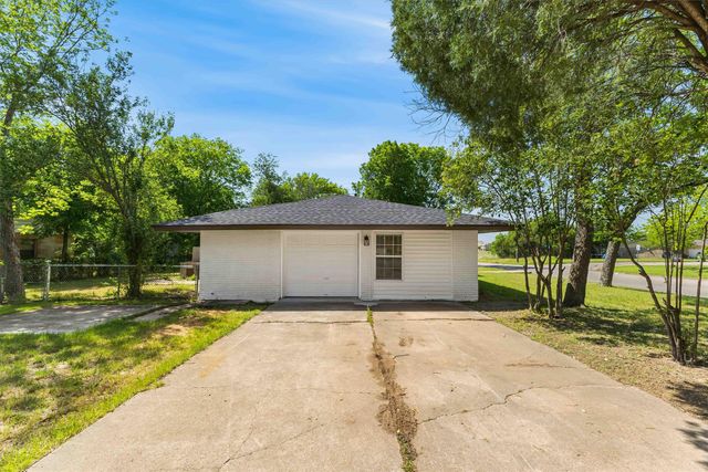 3000 Old Robinson Road, Waco, TX 76706