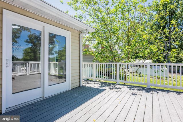 8822 SAUNDERS LN, Lanham, MD 20706