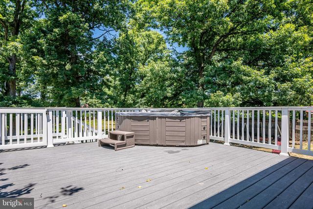 8822 SAUNDERS LN, Lanham, MD 20706