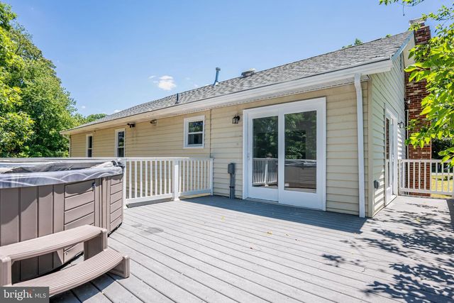 8822 SAUNDERS LN, Lanham, MD 20706