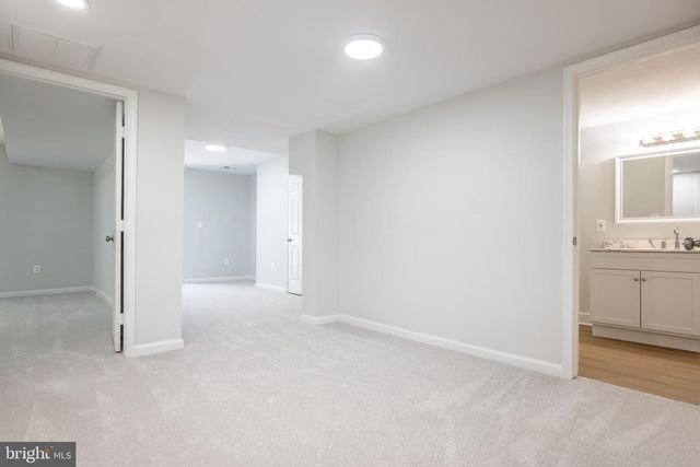 8822 SAUNDERS LN, Lanham, MD 20706