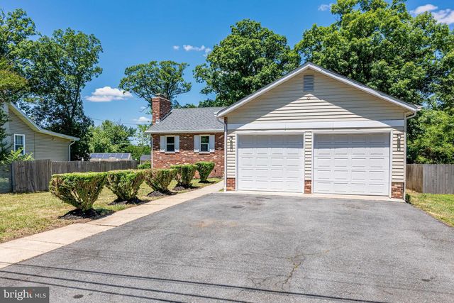 8822 SAUNDERS LN, Lanham, MD 20706