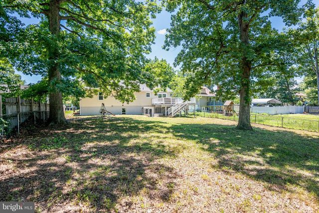 8822 SAUNDERS LN, Lanham, MD 20706