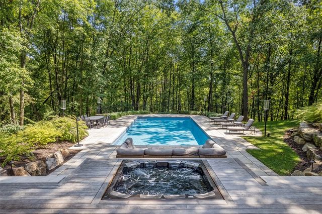 904 Champlain Place, Adams Twp, PA 15044