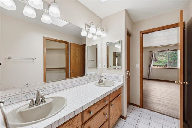 619 E Martingale Ct, Spokane, WA 99224