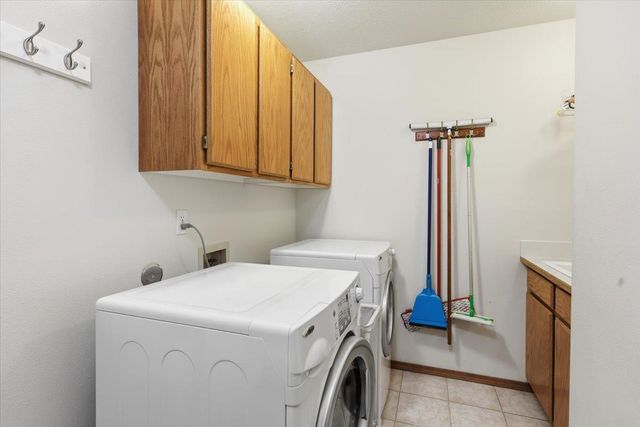 619 E Martingale Ct, Spokane, WA 99224