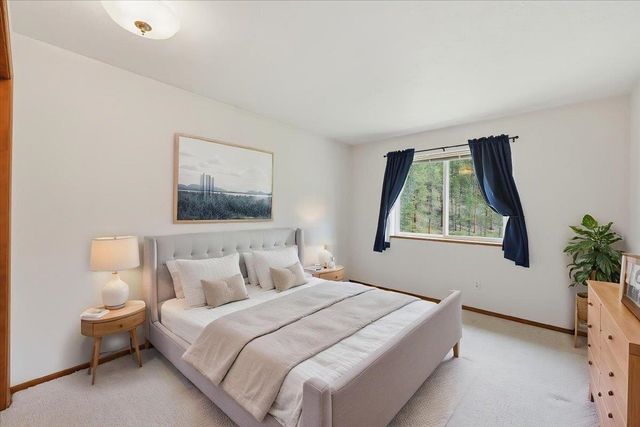 619 E Martingale Ct, Spokane, WA 99224