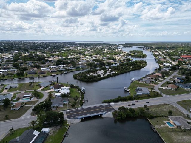 729 CRESTVIEW CIRCLE NW, Port Charlotte, FL 33948