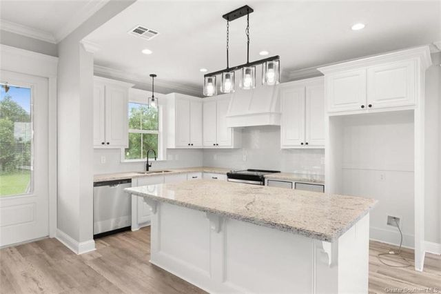 7790 Nine Oaks Drive, Lake Charles, LA 70607