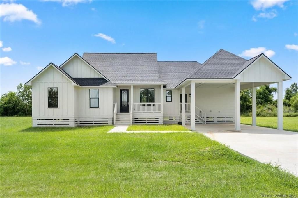 7790 Nine Oaks Drive, Lake Charles, LA 70607