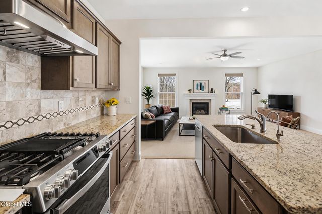 42 Penfield Drive, Colonie, NY 12110