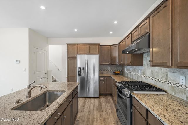 42 Penfield Drive, Colonie, NY 12110