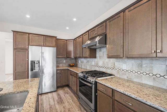 42 Penfield Drive, Colonie, NY 12110