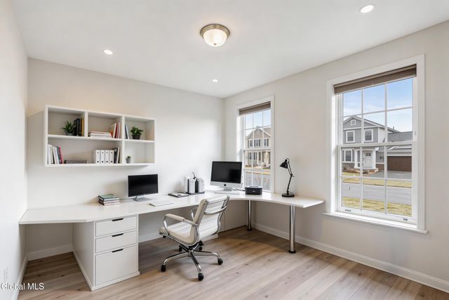 42 Penfield Drive, Colonie, NY 12110