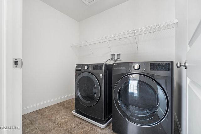 42 Penfield Drive, Colonie, NY 12110