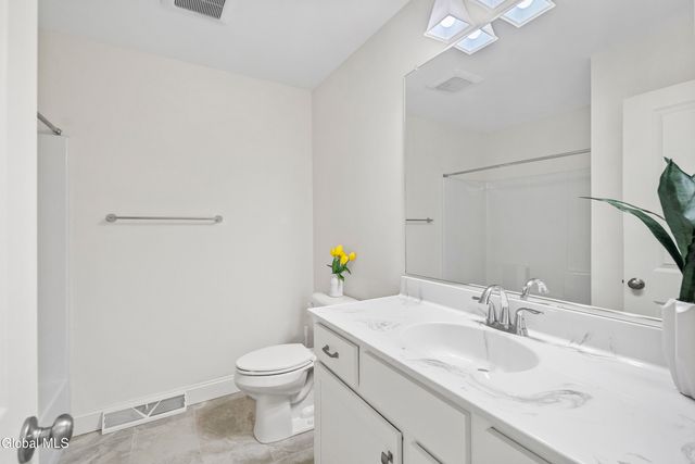 42 Penfield Drive, Colonie, NY 12110