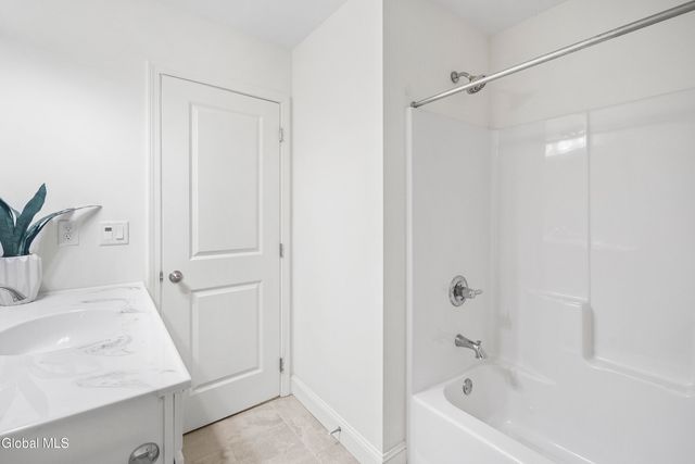 42 Penfield Drive, Colonie, NY 12110