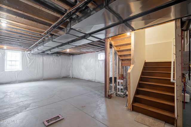 42 Penfield Drive, Colonie, NY 12110