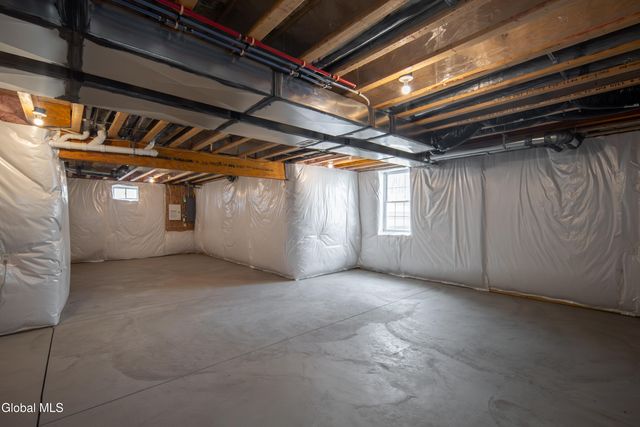 42 Penfield Drive, Colonie, NY 12110