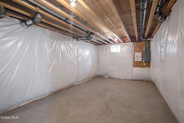 42 Penfield Drive, Colonie, NY 12110