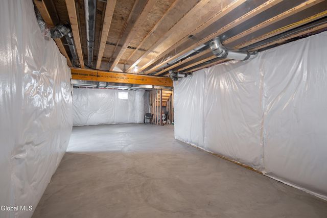 42 Penfield Drive, Colonie, NY 12110