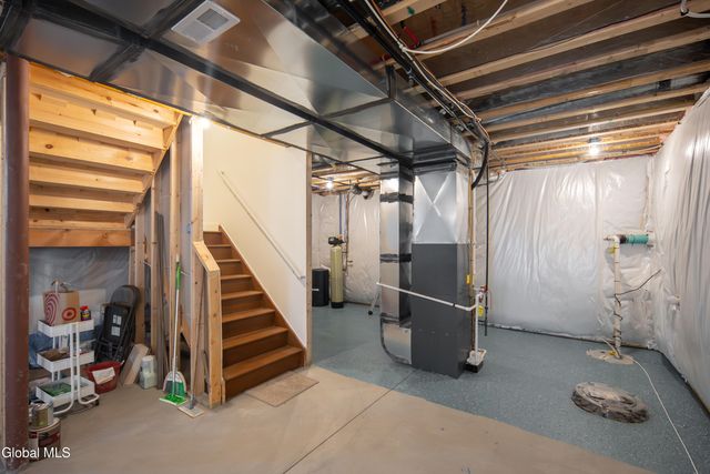 42 Penfield Drive, Colonie, NY 12110