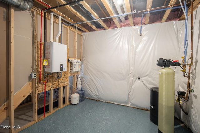 42 Penfield Drive, Colonie, NY 12110