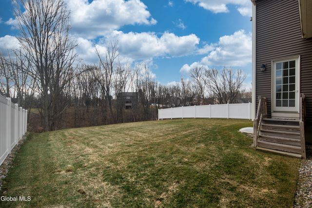 42 Penfield Drive, Colonie, NY 12110