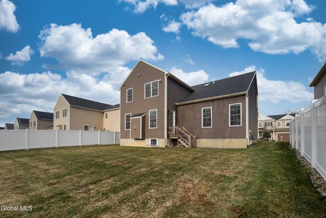 42 Penfield Drive, Colonie, NY 12110