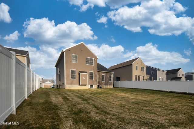 42 Penfield Drive, Colonie, NY 12110