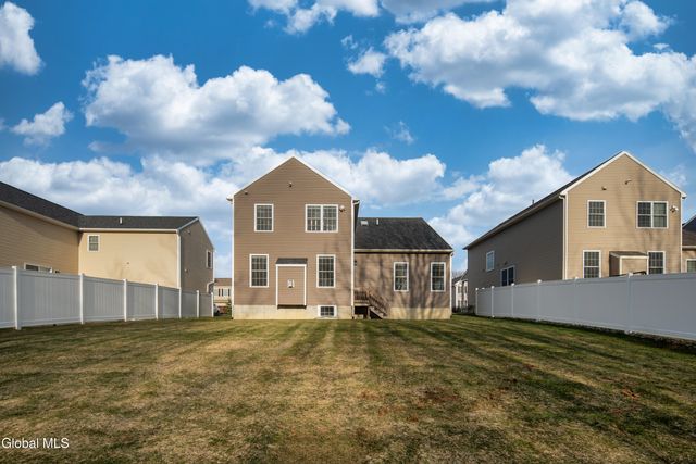 42 Penfield Drive, Colonie, NY 12110