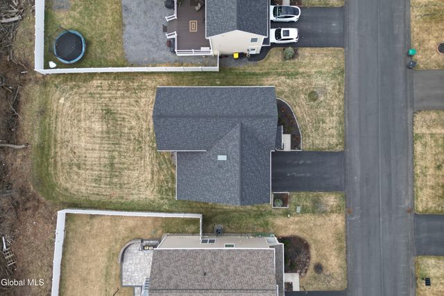 42 Penfield Drive, Colonie, NY 12110