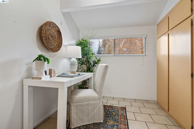 810 Oak Grove Rd 104, Concord, CA 94518