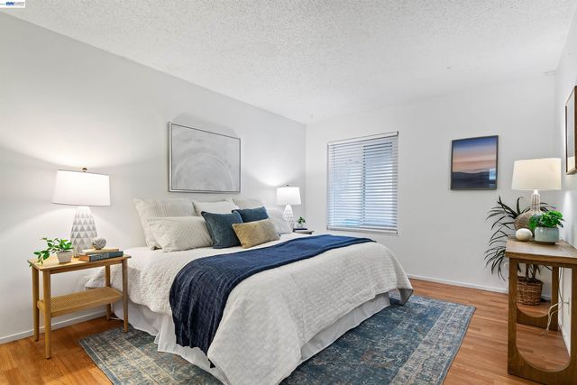 810 Oak Grove Rd 104, Concord, CA 94518