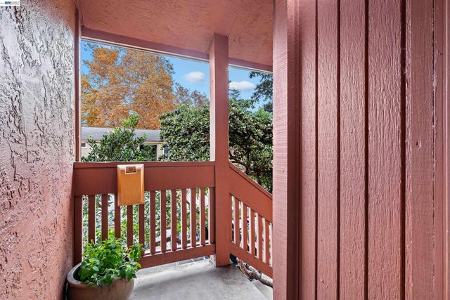 810 Oak Grove Rd 104, Concord, CA 94518