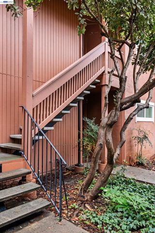 810 Oak Grove Rd 104, Concord, CA 94518