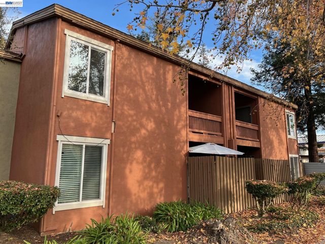 810 Oak Grove Rd 104, Concord, CA 94518