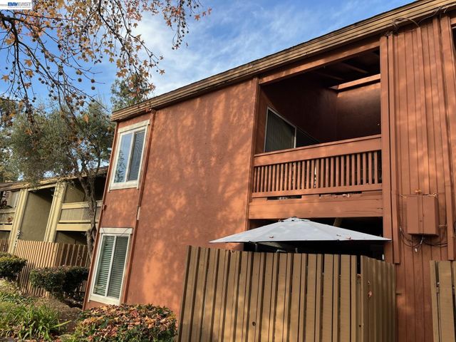 810 Oak Grove Rd 104, Concord, CA 94518